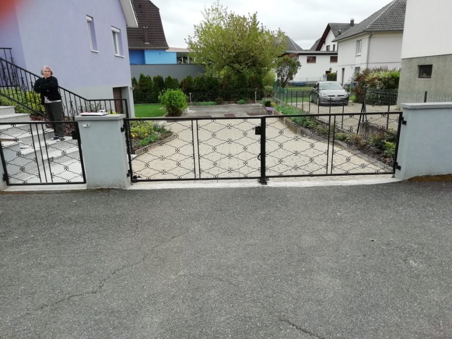 Avant_Herrlisheim_portail_aluminium_thermolaque_bas-rhin_alsace